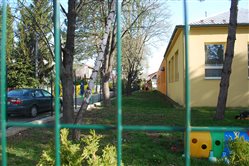 Materská škola dvor - dekoratívna grafika
